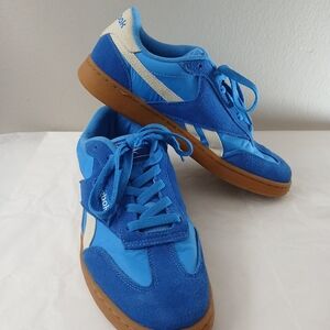 Reebok Sneakers Womens Blue and White Athletic Shoes EUC